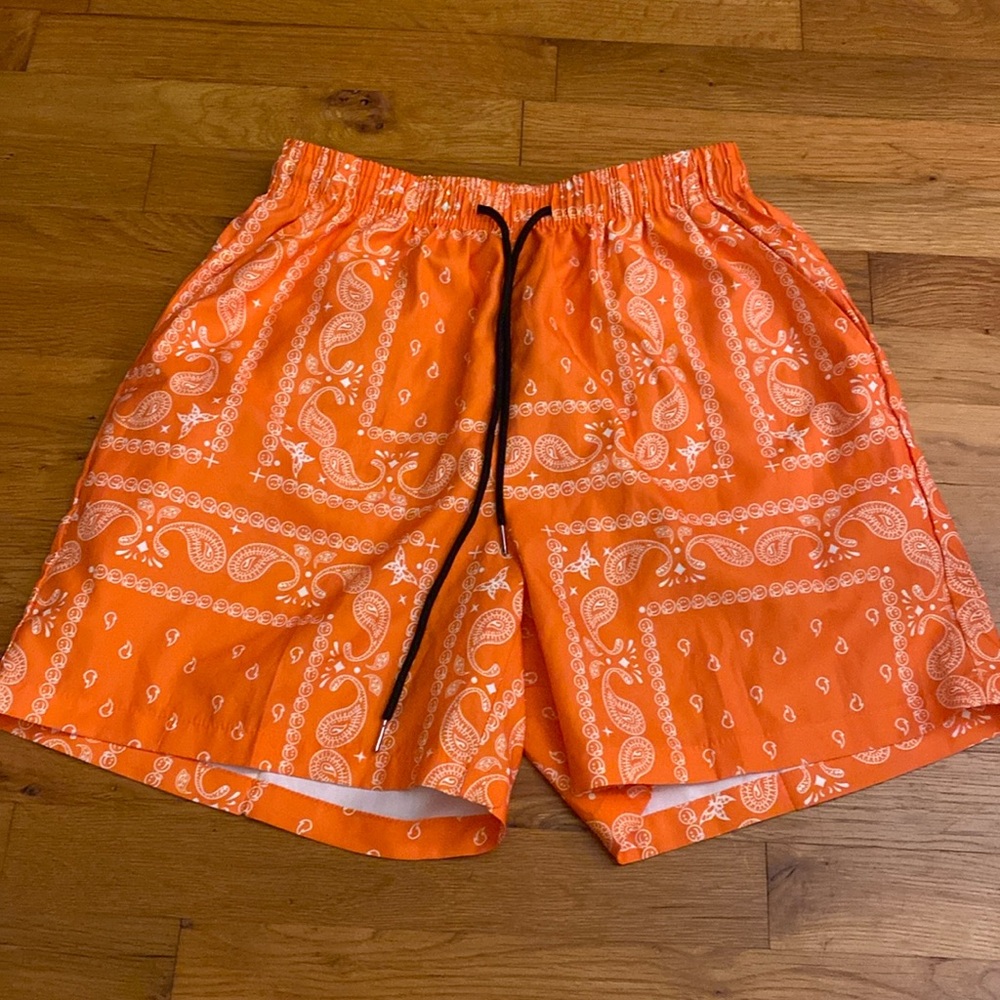 Men’s paisley print athletic shorts